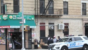 Balacera a plena luz del día en Nueva York: joven fue asesinado cerca del edificio donde vivía con su abuela