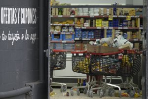 Saqueos en Argentina: decenas de detenidos tras robos a tiendas y supermercados (Videos)