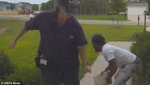 Delincuencia desatada en Virginia: Le robó un iPad a una repartidora justo antes de entregarlo a la clienta (VIDEO)