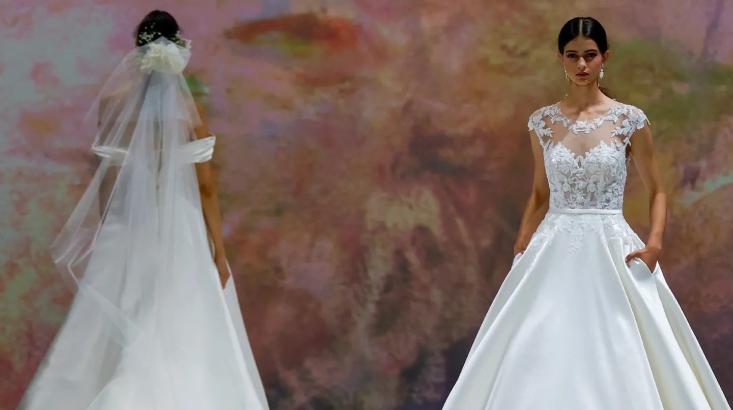 Las novias en EEUU ahora usan tres vestidos de boda: algunas gastan hasta 100.000 dólares y esta es la razón