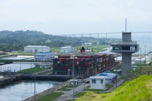 Canal de Panamá prevé caída de 200 millones de dólares en 2024 por falta de agua que limita sus operaciones