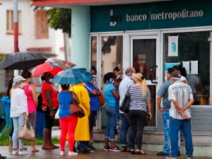 Corralito financiero en Cuba: cómo afecta a la población y por qué es una medida “suicida”