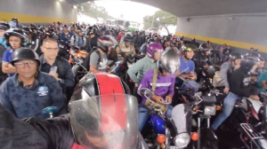 VIDEO: Motorizados volvieron a paralizar las autopistas de Caracas durante lluvias este #16Ago