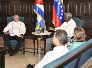 Legisladores de la asamblea del régimen castrocomunista recibieron a Diosdado Cabello (Fotos)