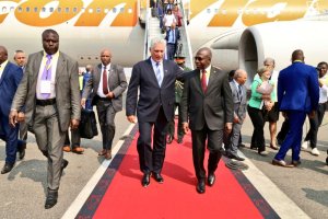 EN IMÁGENES: dictador cubano Miguel Díaz-Canel inicia gira por países africanos a bordo de un avión de Conviasa
