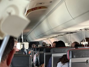 “Fue aterrador”: Avión de pasajeros con destino a Florida cayó 4.600 metros en pleno vuelo durante tres minutos