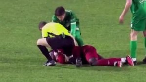 La dramática maniobra de un árbitro para salvarle vida a una joven promesa del fútbol de Tanzania: “No podía respirar” (VIDEO)