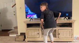 En VIDEO: niño de 10 años hizo tremendo berrinche y rompió el PlayStation 5 de su papá