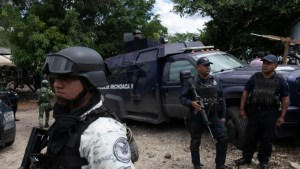 Dos sicarios muertos y cinco policías heridos dejan enfrentamientos a tiros en oeste de México
