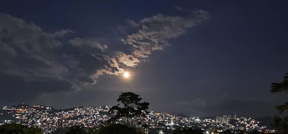 Las mejores IMÁGENES que dejó la Superluna Azul en Caracas