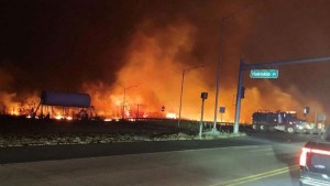“Es como el Apocalipsis”: Las impresionantes imágenes de los mortales incendios en Hawái
