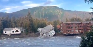 Las impresionantes IMÁGENES de la inundación en Alaska tras desprenderse una glaciar