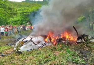 Siniestro aéreo en Yaracuy: Pobladores captan en VIDEO como una aeronave se precipita a tierra y estalla en llamas