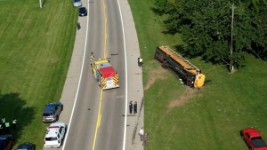 Tragedia en Ohio: Autobús escolar chocó y un estudiante murió mientras 23 resultaron heridos