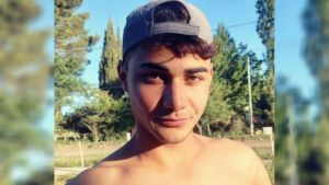 Hijo de la mujer asesinada de 35 puñaladas en Argentina le mandó un fuerte mensaje a su “amigo” feminicida