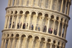 Una piedra reveló el nombre del constructor de la Torre de Pisa casi 1000 años después