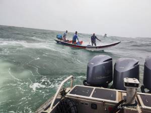 Rescatan del mar a 18 turistas que iban a avistar ballenas en el Pacífico colombiano