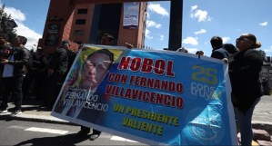 El féretro del candidato ecuatoriano Fernando Villavicencio parte hacia el cementerio