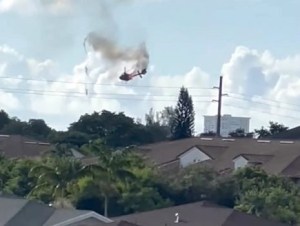 Helicóptero se desintegró en pleno vuelo y dejó a varias personas heridas en Florida