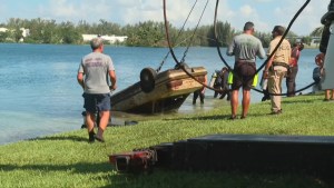 Más de 30 autos fueron hallados en un lago de Florida: investigan si tienen relación con homicidios o desapariciones