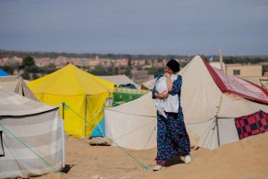 Refugiados por el terremoto en Marruecos esperan la reconstrucción de sus casas