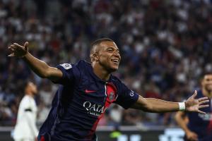 Mbappé lideró con doblete la goleada del PSG sobre el Lyon