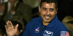 El latino 11 veces rechazado por la Nasa que logró ir al espacio: los cinco consejos de su padre para cumplir su sueño