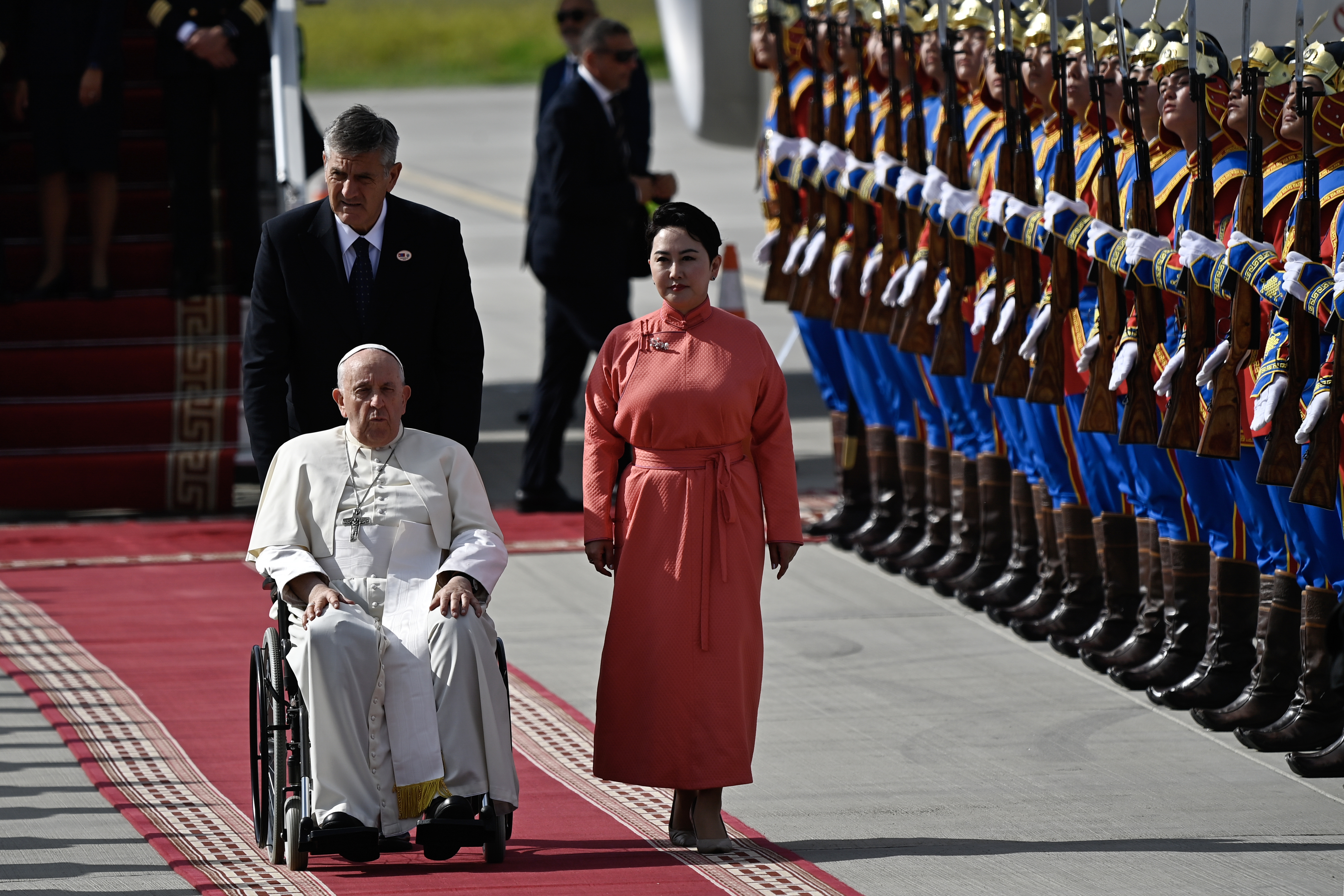 El papa Francisco llega a Mongolia y envía un mensaje de “unidad y paz” a China