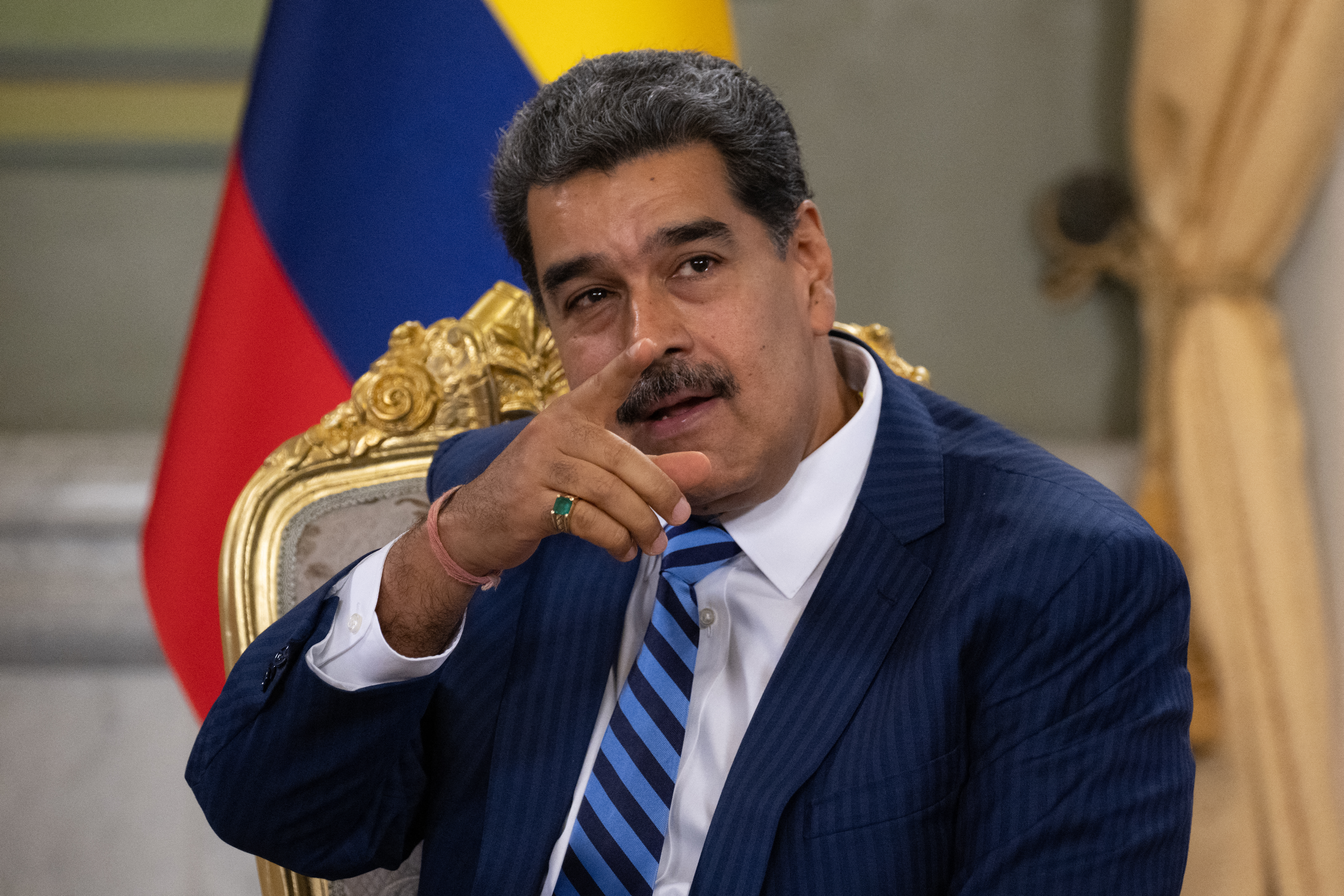 Maduro acude a China en busca de apoyo económico