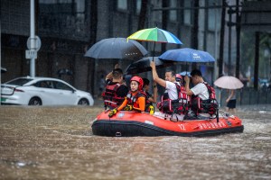 En sólo 12 días diez países y territorios sufrieron graves inundaciones: ¿este es el futuro del cambio climático?
