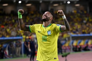 Las palabras de Neymar tras superar histórico récord goleador de Pelé