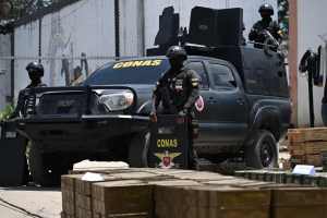 Detienen a funcionarios por nexos con reos en Tocorón: ayudaron a meter armamento en la cárcel