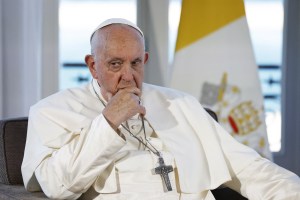 El papa Francisco “está mejorando” de su bronquitis, según el Vaticano