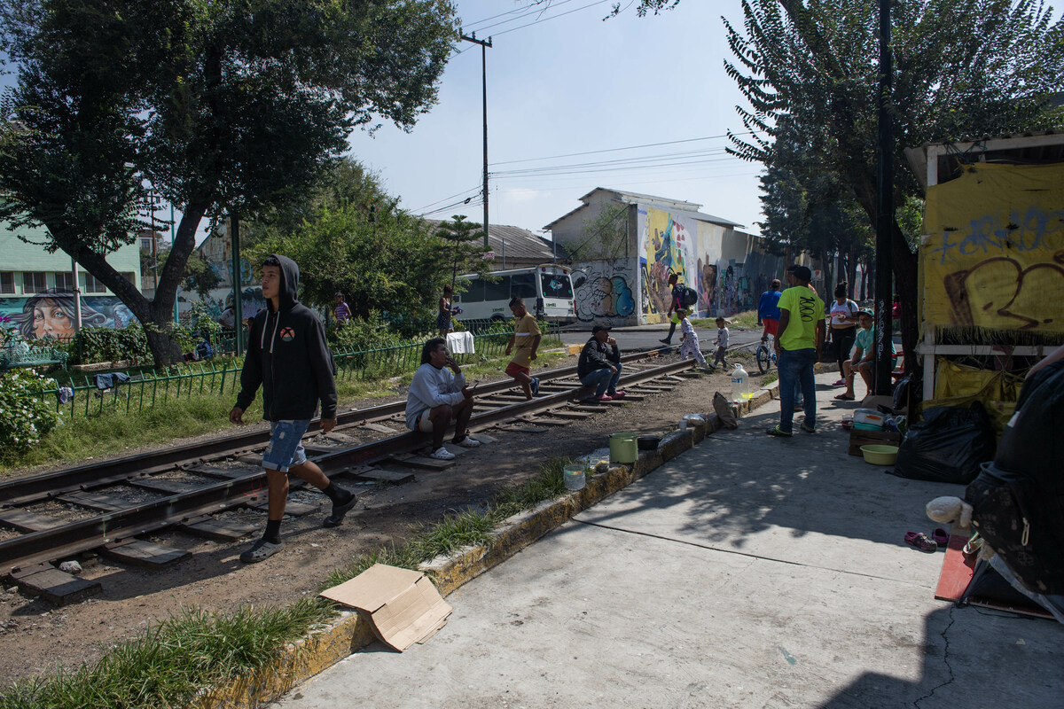 “Y nos vamos”: migrantes varados aguardan que México reactive trenes para llegar a EEUU