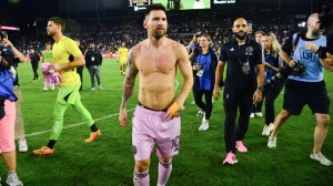 Le lanzaron un proyectil a Lionel Messi: el guardaespaldas falló y la secuencia provocó miedo en los fans (VIDEO)