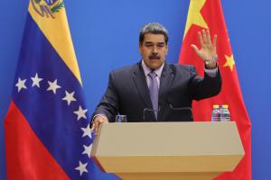 Insólito: A Maduro le iban a hacer una pregunta en inglés y exigió que se la hicieran en mandarín (VIDEO)