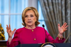 “Vladimir Putin, tú mismo te lo buscaste”: Hillary Clinton sobre la ampliación de la Otan