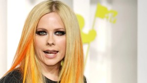 “Avril Lavigne está muerta”: la insólita teoría que persigue a la estrella hace 20 años