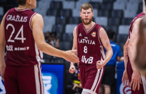 Letonia acaba con Brasil y accede a cuartos del Mundial de Baloncesto por primera vez en su historia