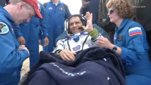 Tres astronautas volvieron a la Tierra tras pasar más de un año en la Estación Espacial Internacional por una avería