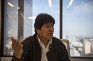 Evo Morales coqueteó con su candidatura y acusó a Luis Arce de usurpar el MAS