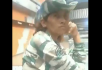 Telenovela en el Metro de Caracas: miliciana solo te deja pasar el torniquete si le regalas un chocolatico (VIDEO)