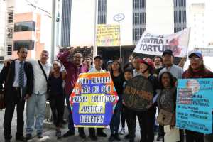 Familiares y abogados de John Álvarez exigieron al MP investigar a policías que lo torturaron
