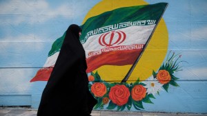 Irán cerró un parque acuático por permitir el acceso a mujeres sin velo