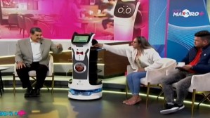 “Bella Fátima”: El primer robot mesero en Venezuela que llegó a servirle café a Maduro