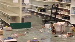 Saqueos provocan caos y destrozos por segunda noche consecutiva en Filadelfia