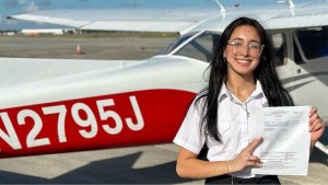 Orgullo venezolano: Stefany Belandria, la piloto certificada más joven de Estados Unidos y América Latina