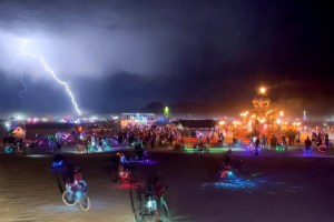 Qué es Burning Man: el origen del festival en el que murió una persona en Nevada