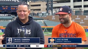 EN VIDEO: Entre abrazos y risas, Miguel Cabrera y José Altuve hablan de su carrera en la MLB