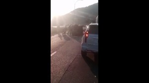 EN IMÁGENES: camioneta se volcó en la autopista Gran Mariscal de Ayacucho este #28Sep